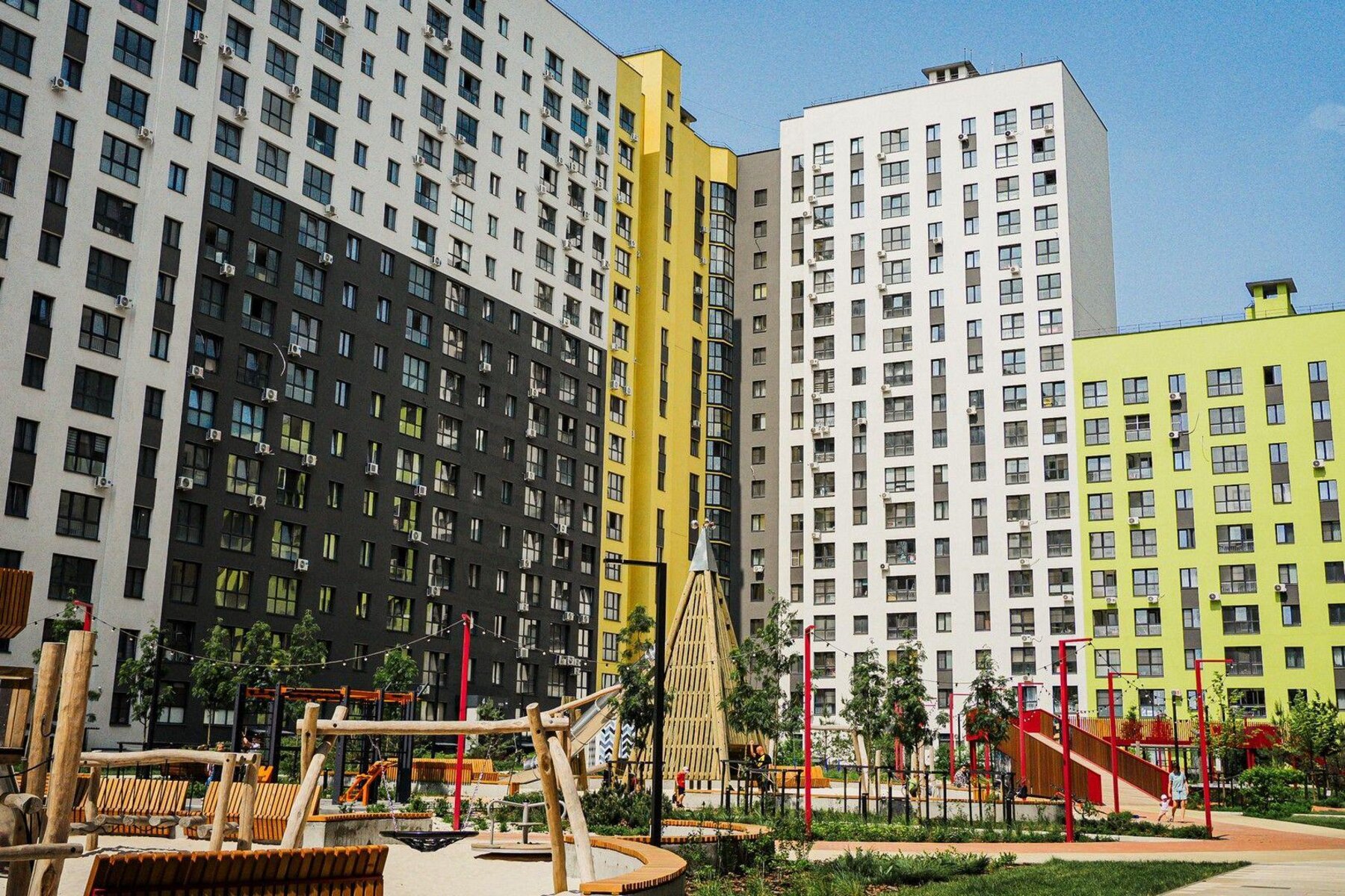 ЖК «ИНСТЕП.СИТИ», детская площадка во дворе